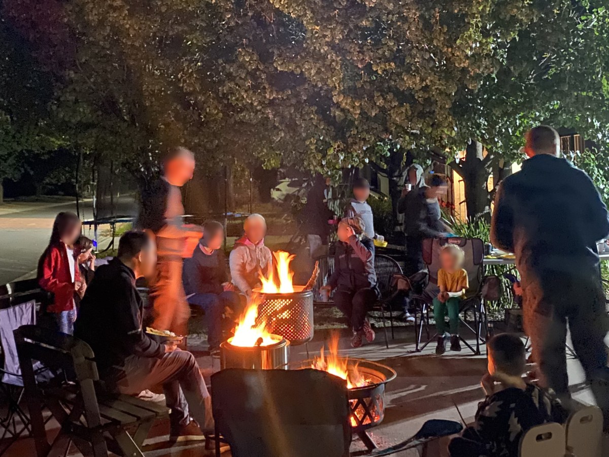 Neighbours Celebrate a Festive Christmas in July